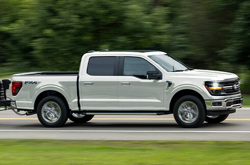 Alerta de Colisión Frontal, Equipamiento de Seguridad incluido en Ford F150 2025